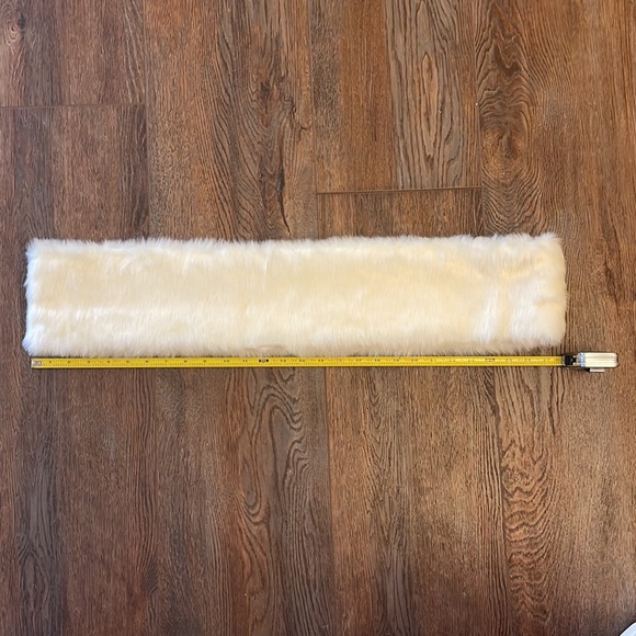 VT Luxe (QVC) Faux Fur Infinity Scarf, OS Fits Most. Winter White. NWT. - Picture 4 of 4